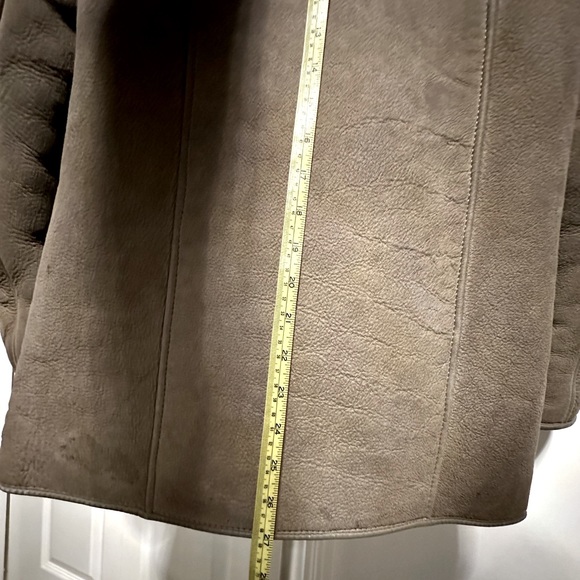 Women’s (genuine) Shearling Coat - Picture 11 of 11